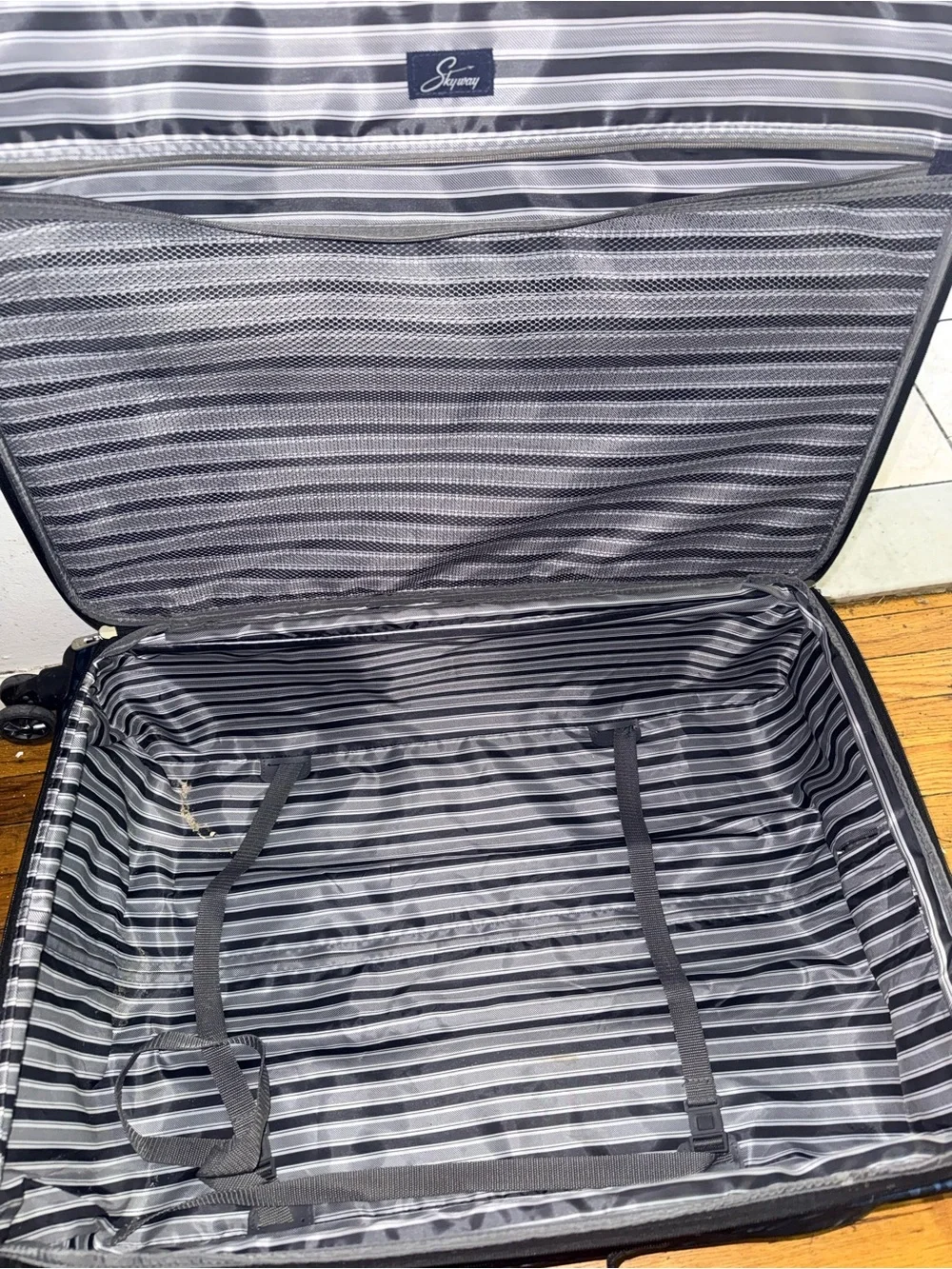 Skyway Flair Soft-side Spinner Luggage